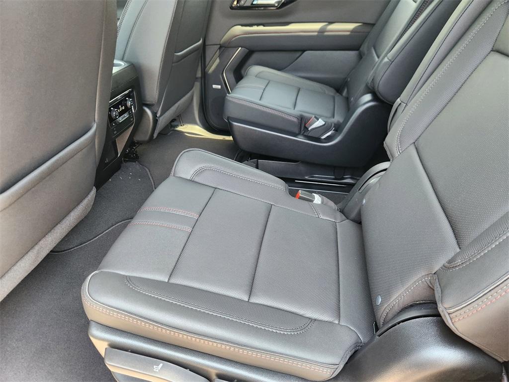 new 2025 Chevrolet Suburban car, priced at $77,125
