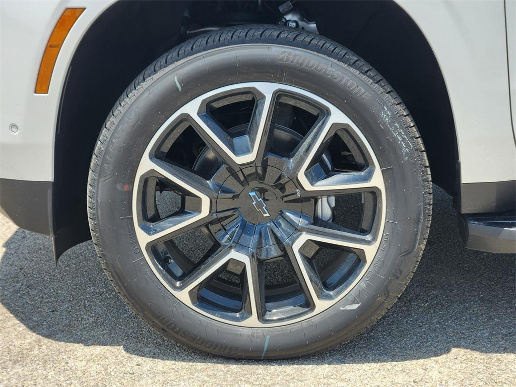 new 2025 Chevrolet Suburban car, priced at $77,125