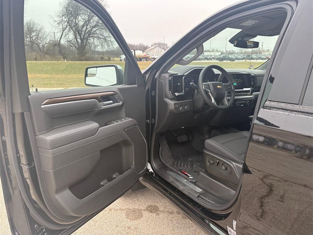 new 2025 Chevrolet Silverado 1500 car, priced at $52,616