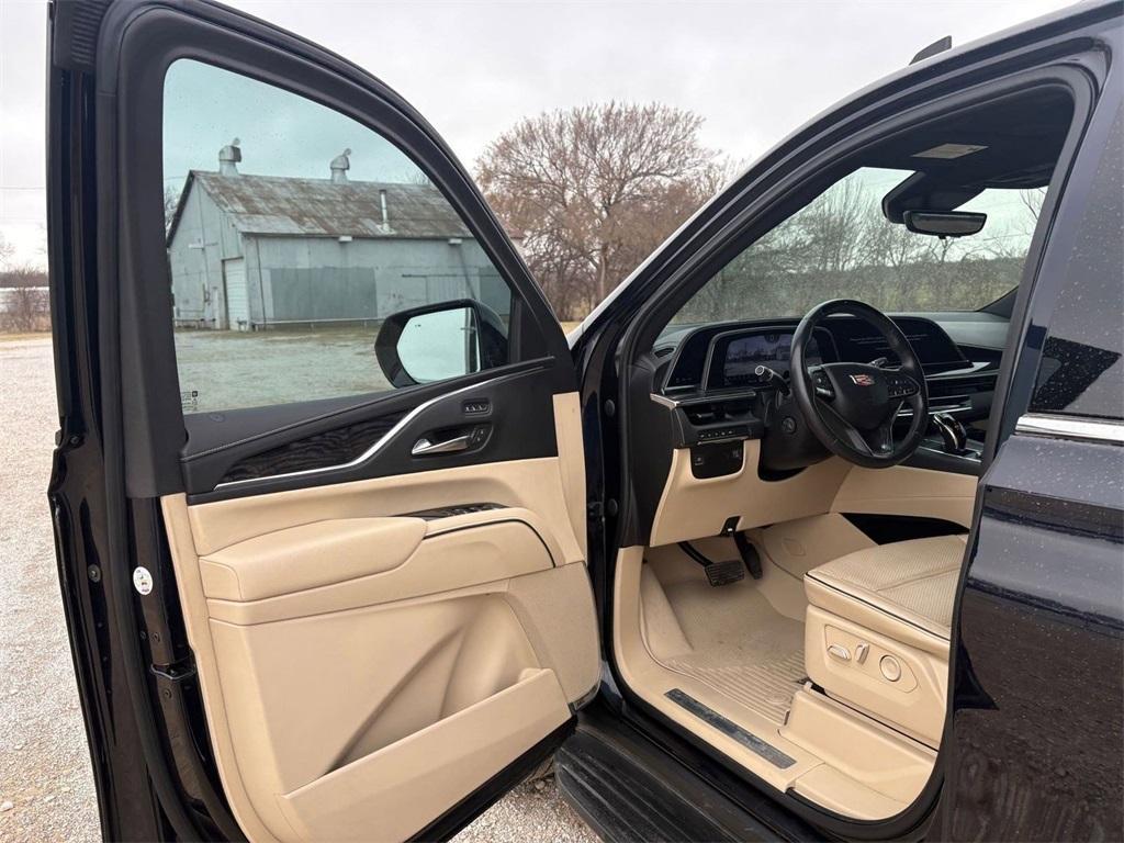 used 2022 Cadillac Escalade ESV car, priced at $62,320