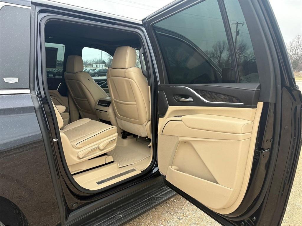 used 2022 Cadillac Escalade ESV car, priced at $62,320