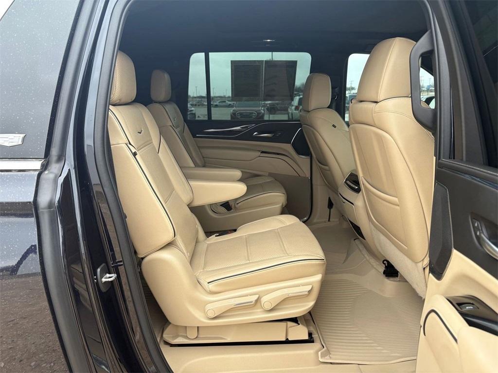 used 2022 Cadillac Escalade ESV car, priced at $62,320