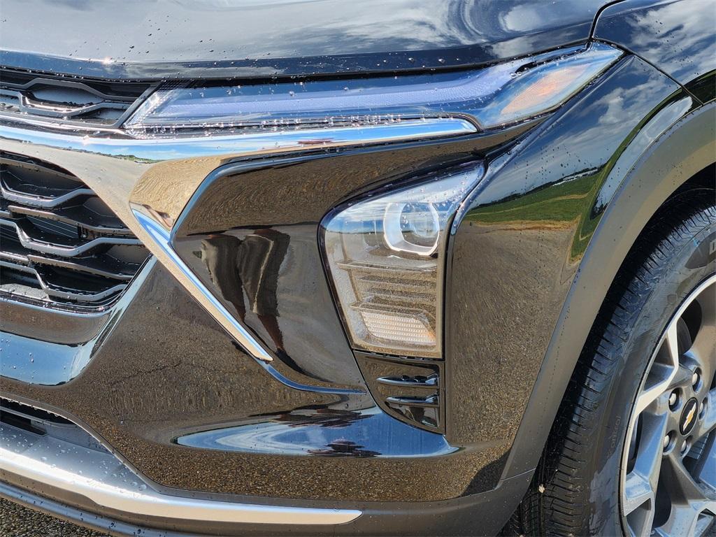 new 2025 Chevrolet Trax car, priced at $25,750