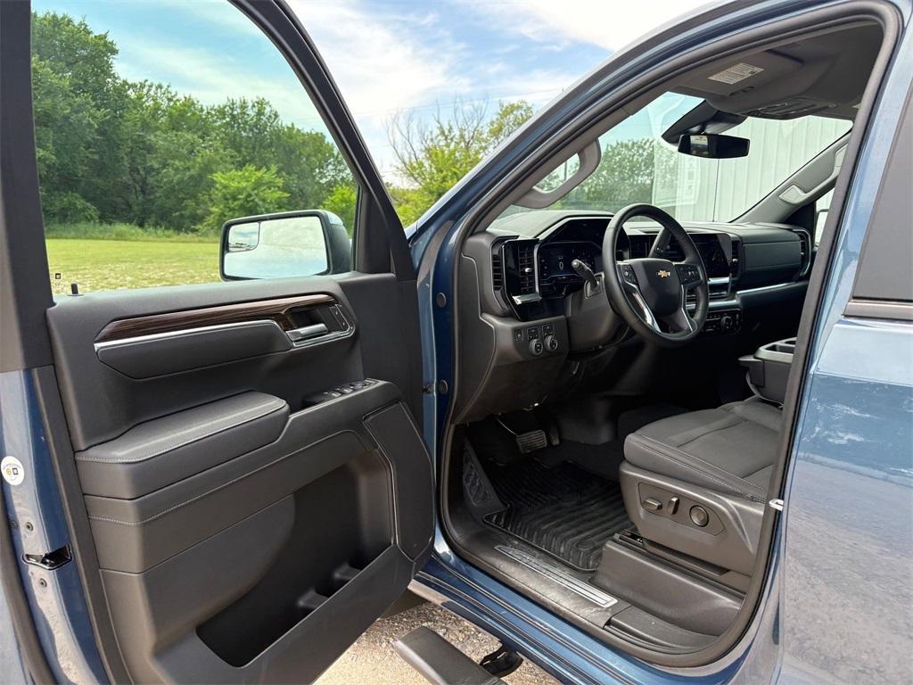 used 2024 Chevrolet Silverado 1500 car, priced at $43,288