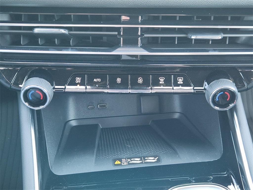 new 2026 Chevrolet Traverse car, priced at $56,613