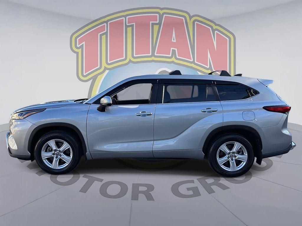 used 2023 Toyota Highlander car, priced at $35,997