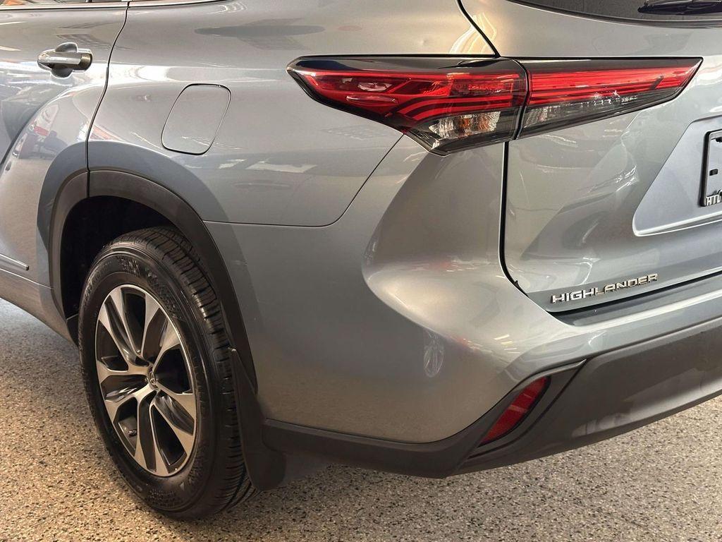used 2021 Toyota Highlander car, priced at $34,497