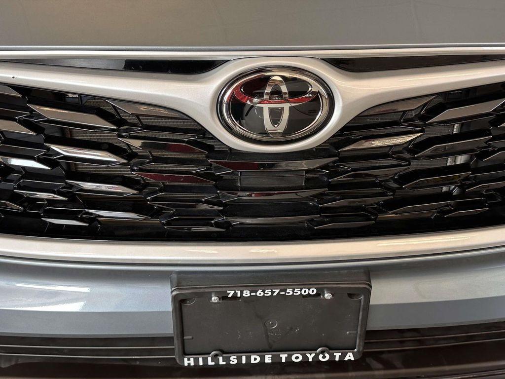 used 2021 Toyota Highlander car, priced at $34,497