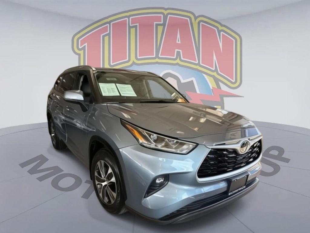 used 2021 Toyota Highlander car, priced at $34,397