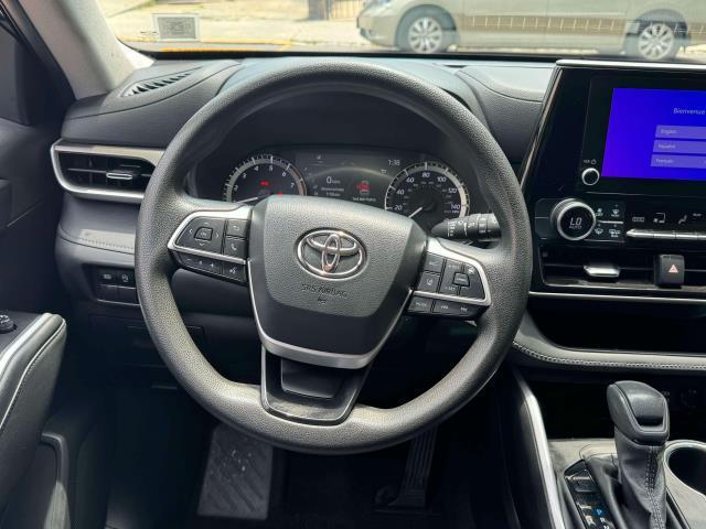 used 2023 Toyota Highlander car, priced at $38,997