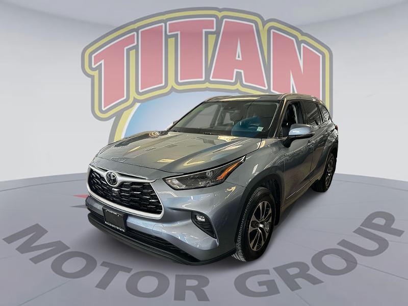 used 2022 Toyota Highlander car, priced at $35,997