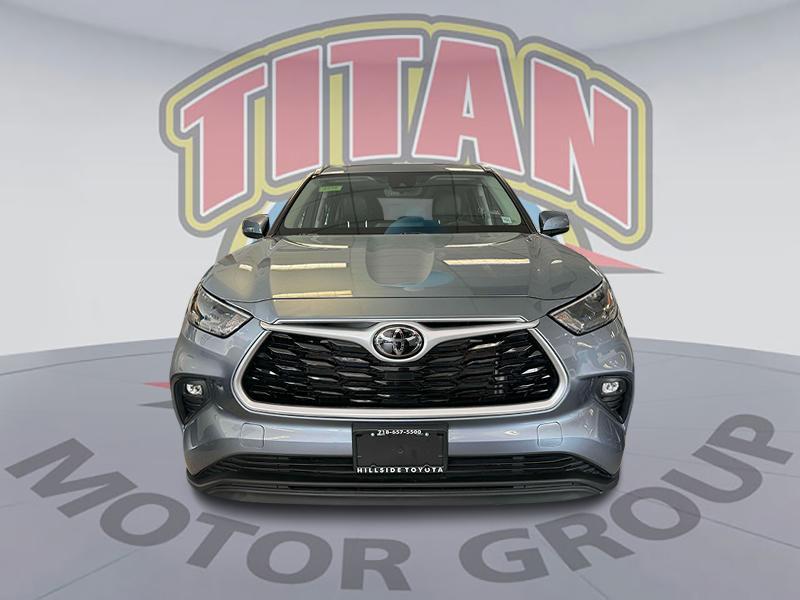 used 2022 Toyota Highlander car, priced at $35,997