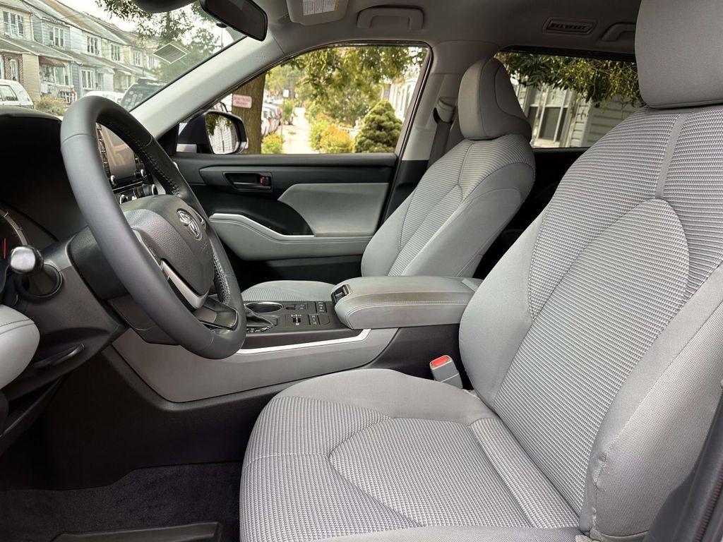 used 2022 Toyota Highlander car, priced at $31,997