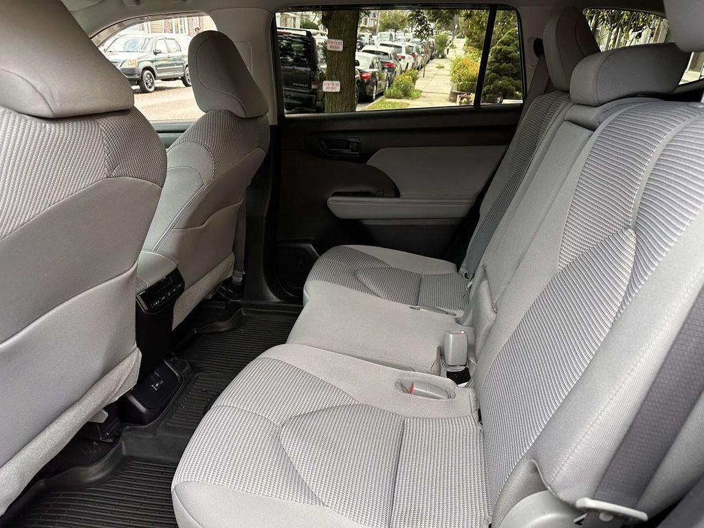 used 2022 Toyota Highlander car, priced at $31,997
