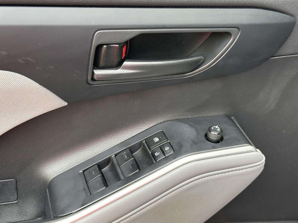 used 2022 Toyota Highlander car, priced at $31,997