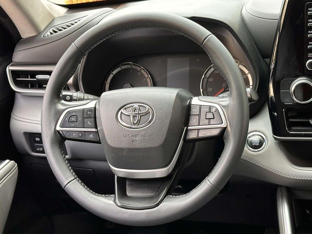 used 2022 Toyota Highlander car, priced at $31,997