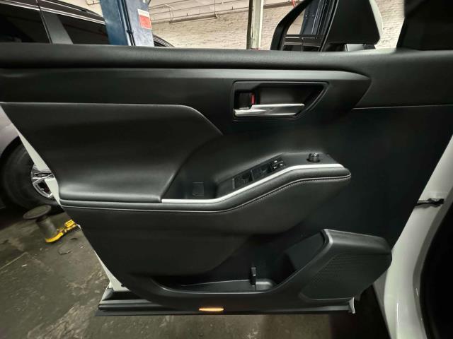 used 2023 Toyota Highlander car, priced at $40,947