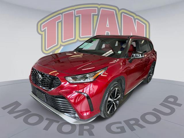 used 2022 Toyota Highlander car, priced at $39,997