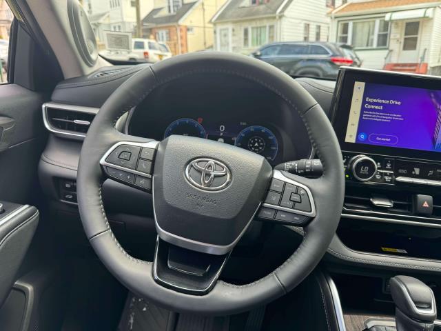 used 2023 Toyota Highlander car, priced at $47,997
