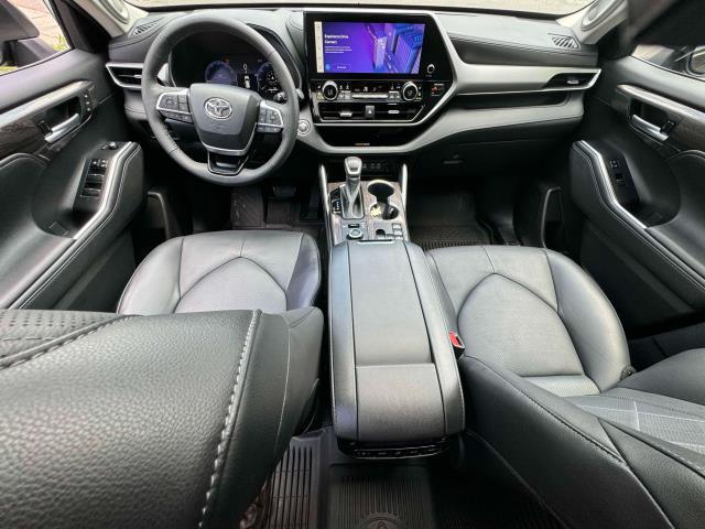 used 2023 Toyota Highlander car, priced at $47,997