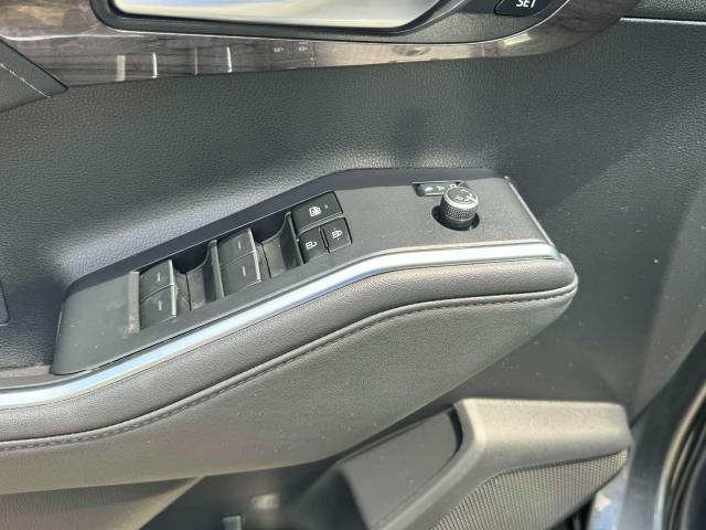 used 2023 Toyota Highlander car, priced at $47,997