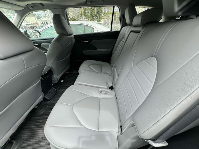 used 2024 Toyota Highlander car, priced at $44,997