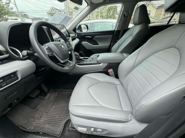 used 2024 Toyota Highlander car, priced at $44,997