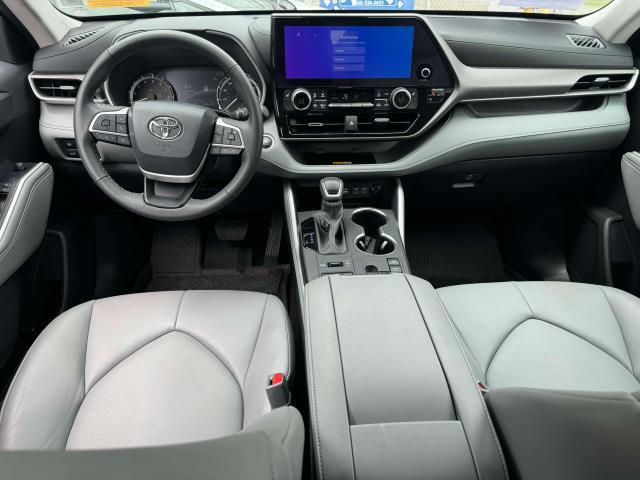 used 2024 Toyota Highlander car, priced at $44,997