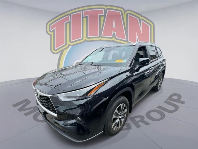 used 2024 Toyota Highlander car, priced at $44,997