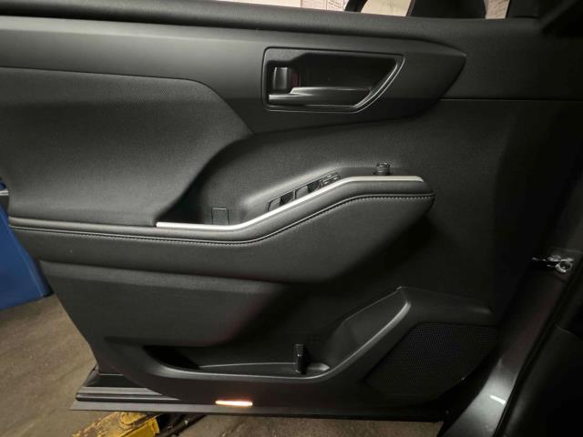 used 2023 Toyota Highlander car, priced at $39,997