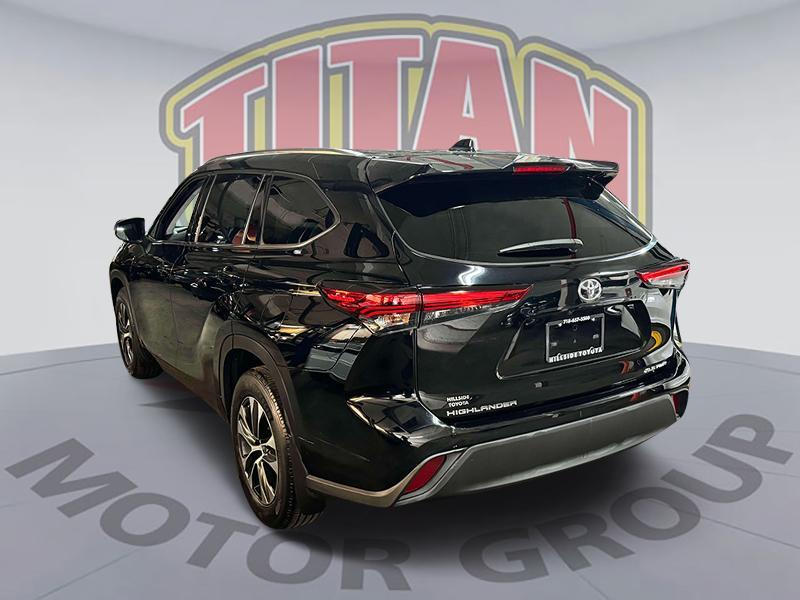 used 2021 Toyota Highlander car, priced at $28,947