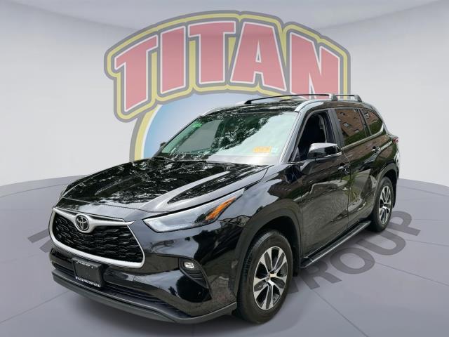used 2023 Toyota Highlander car, priced at $42,997