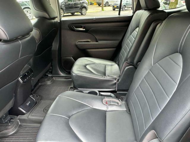 used 2023 Toyota Highlander car, priced at $42,997