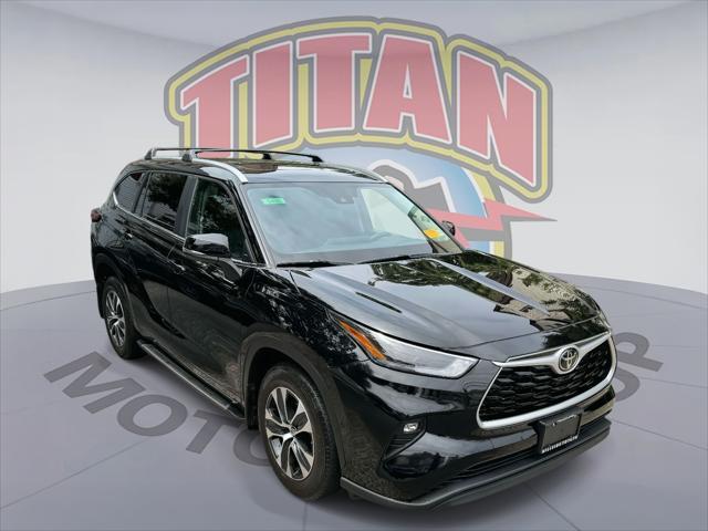 used 2023 Toyota Highlander car, priced at $42,997