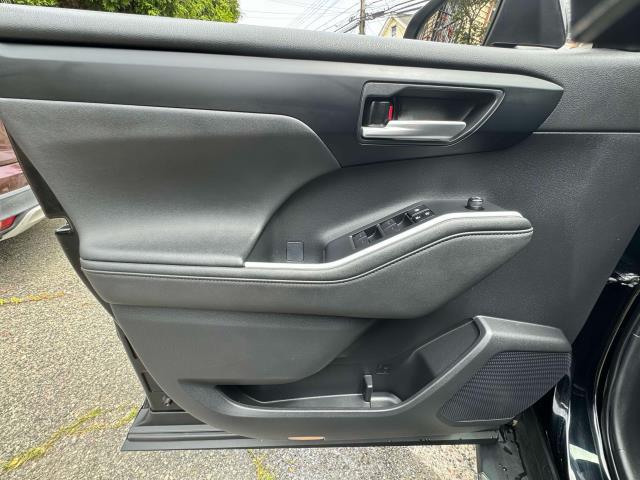 used 2023 Toyota Highlander car, priced at $42,997