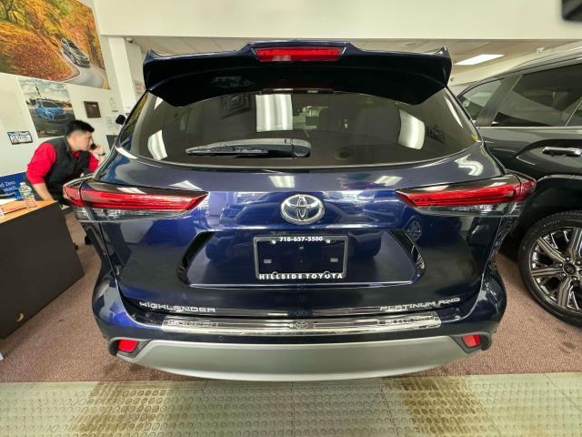 used 2022 Toyota Highlander car, priced at $43,317
