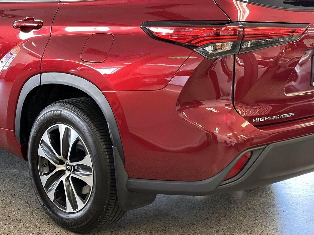 used 2022 Toyota Highlander car, priced at $39,397