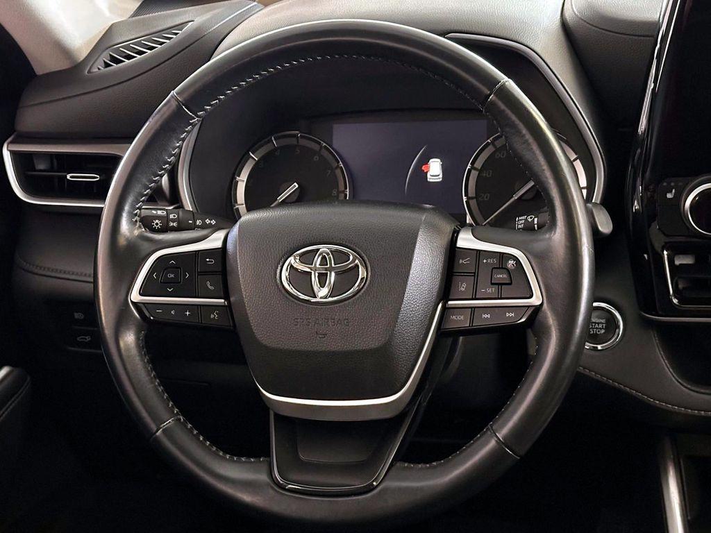 used 2022 Toyota Highlander car, priced at $39,397