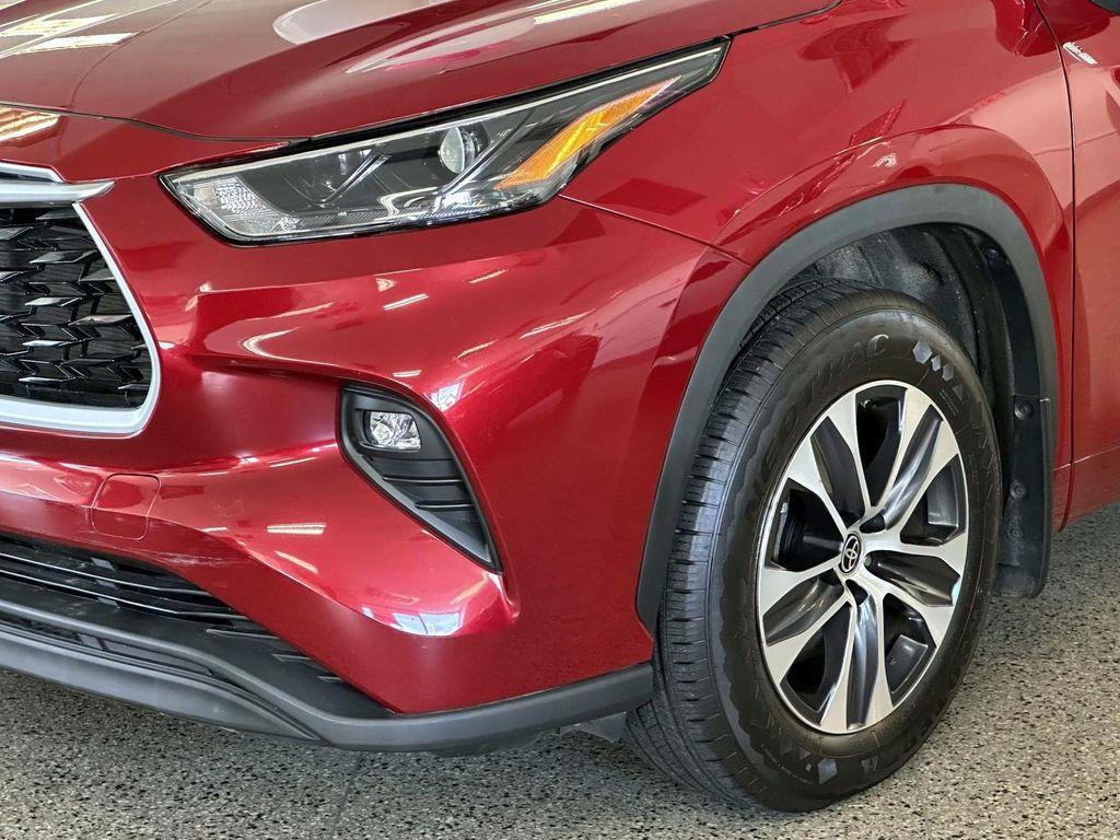 used 2022 Toyota Highlander car, priced at $39,397