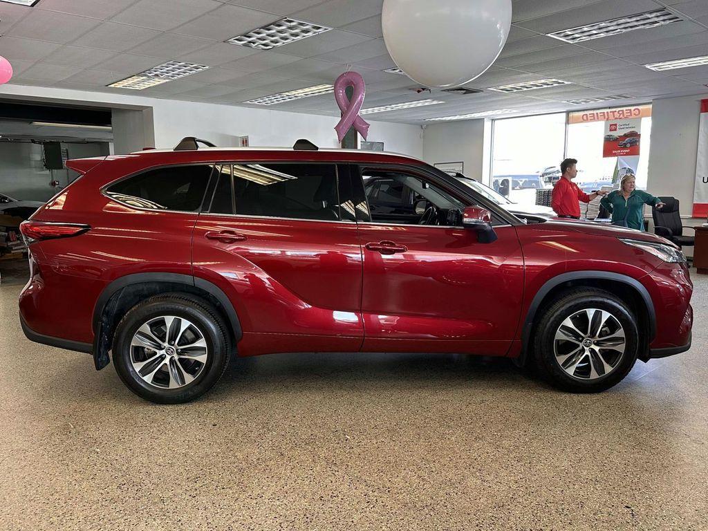 used 2022 Toyota Highlander car, priced at $39,397