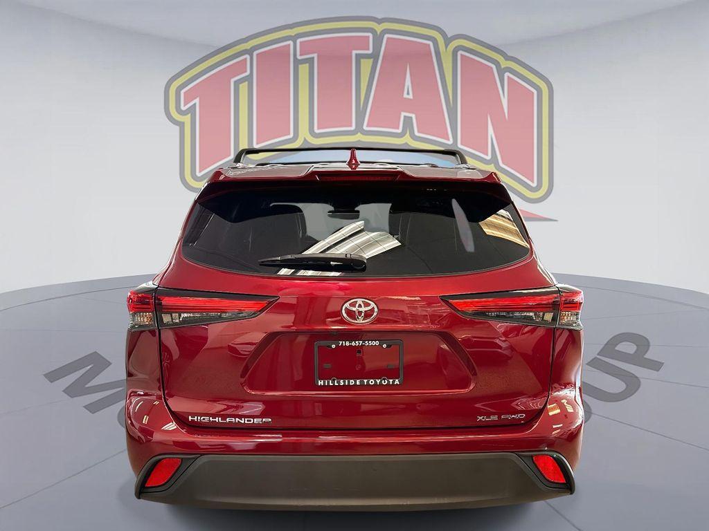 used 2022 Toyota Highlander car, priced at $39,397