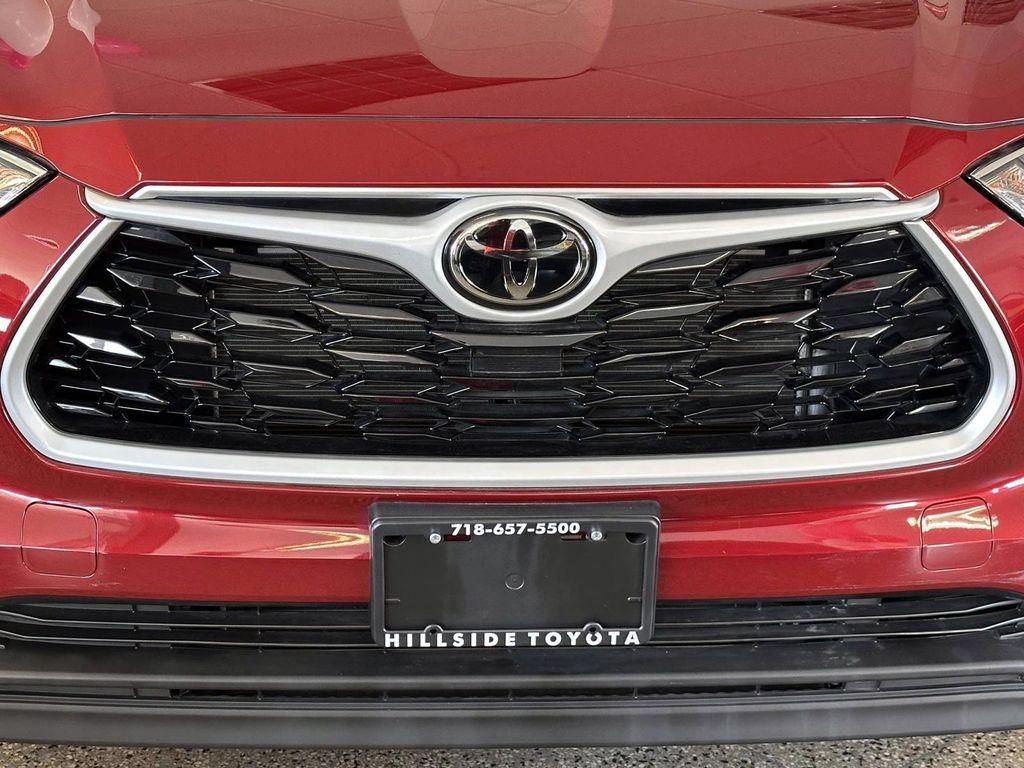 used 2022 Toyota Highlander car, priced at $39,397