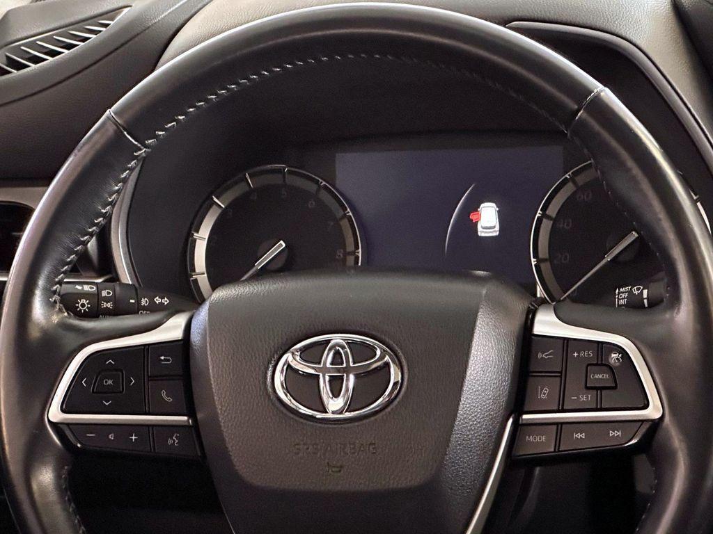 used 2022 Toyota Highlander car, priced at $39,397