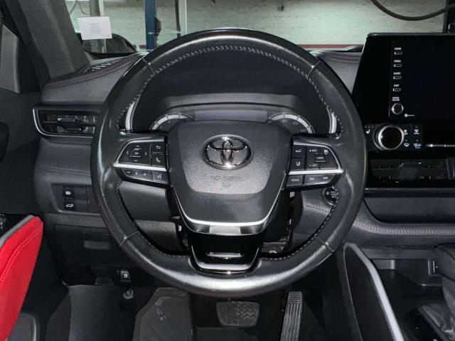 used 2021 Toyota Highlander car, priced at $40,997