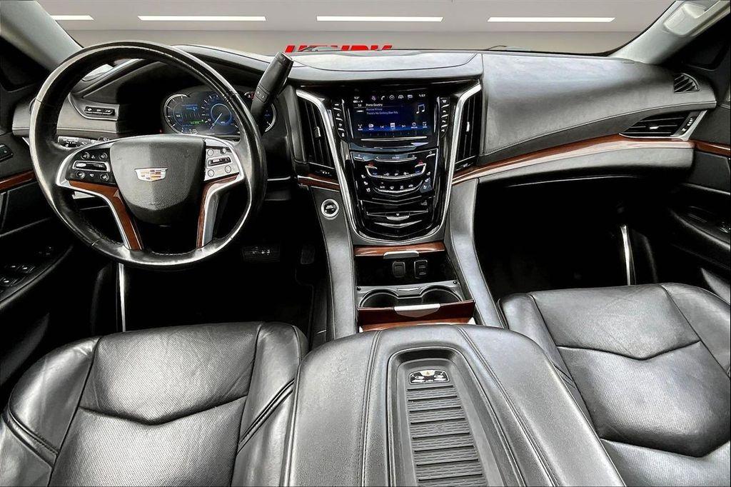 used 2020 Cadillac Escalade ESV car, priced at $35,500