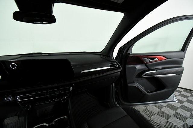 used 2024 Chevrolet Traverse car, priced at $42,990