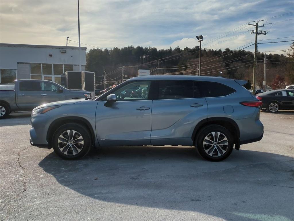 used 2022 Toyota Highlander Hybrid car, priced at $39,101