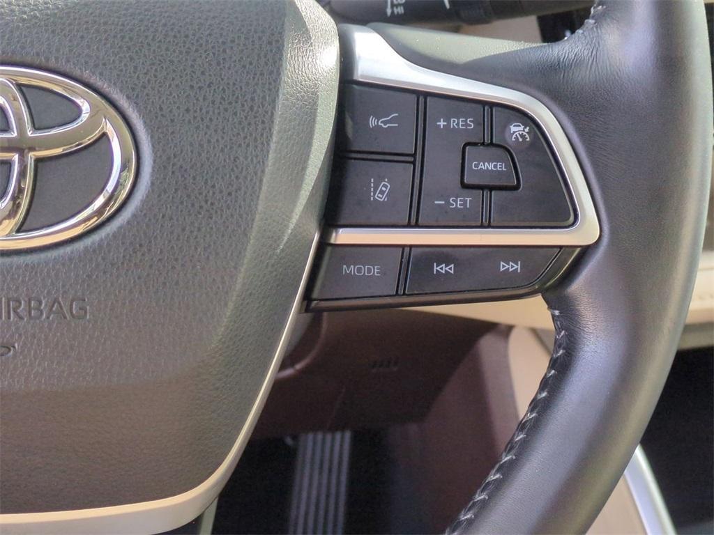 used 2022 Toyota Highlander Hybrid car, priced at $39,101