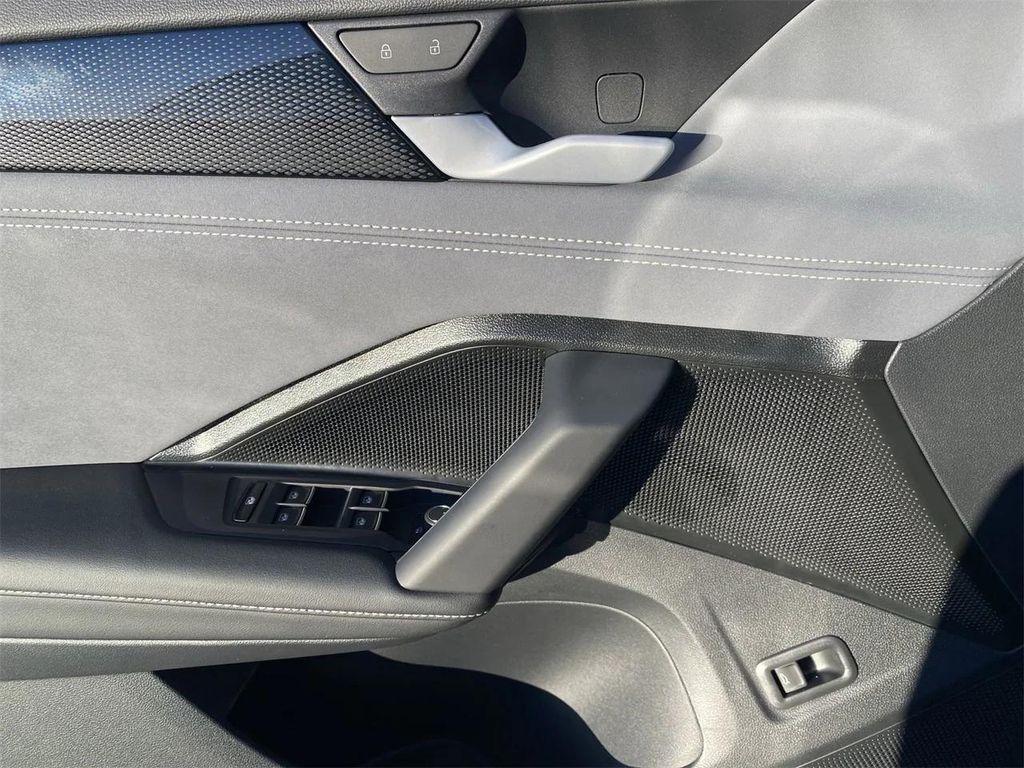 new 2025 Volkswagen Tiguan car, priced at $33,193