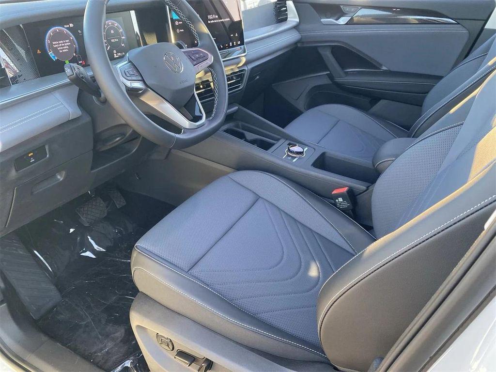 new 2025 Volkswagen Tiguan car, priced at $33,193